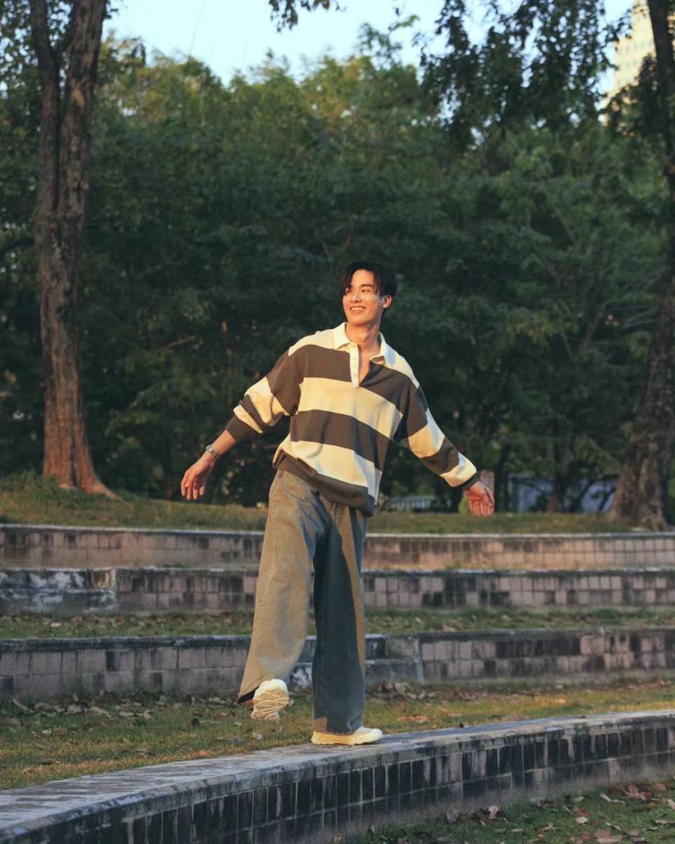loose jeans ala Tay Tawan (instagram.com/tawan_v)