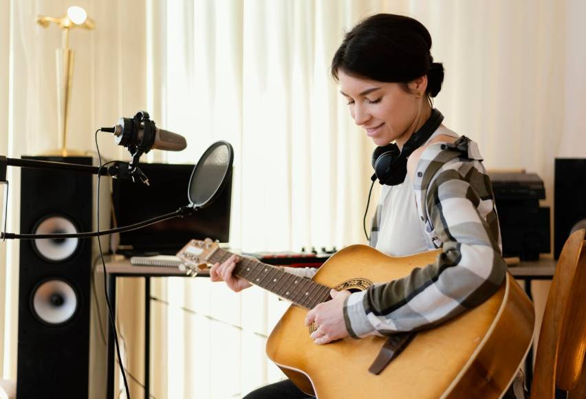 ilustrasi belajar alat musik (freepik.com/freepik)