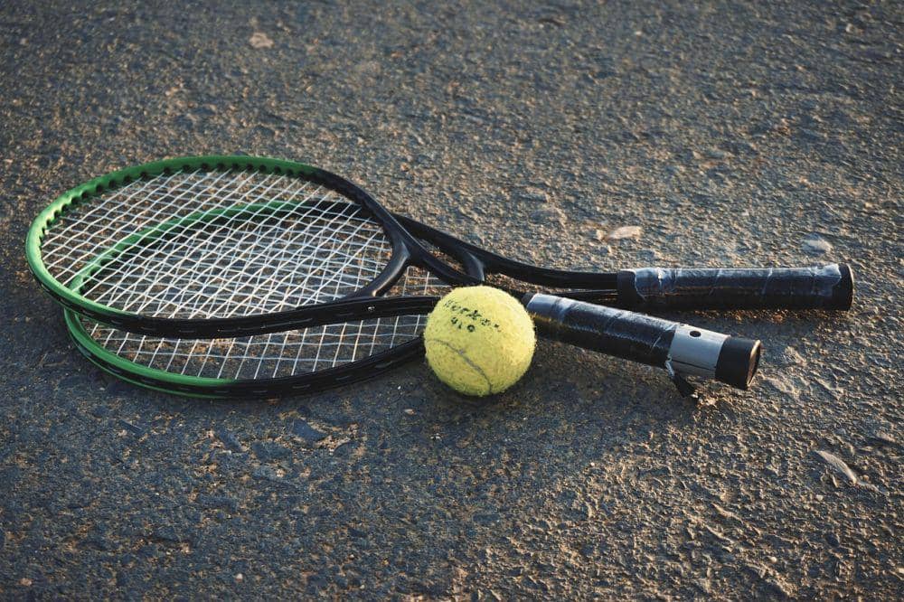 Ilustrasi raket padel tennis (Sumber: Pixabay.com/Soykhaler)