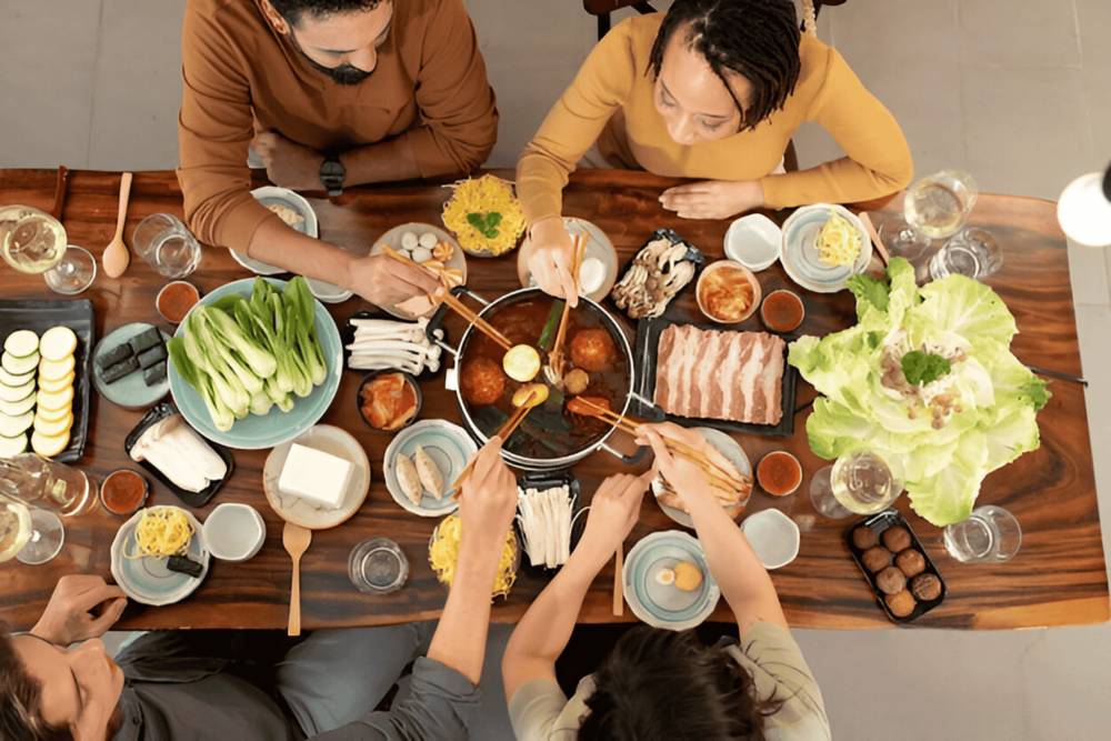 ilustrasi acara potluck (freepik.com/freepik)