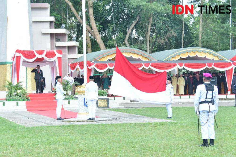 Upacara Peringatan HUT ke 76 Proklamasi Gubernur Tentara ALRI Divisi IV Pertahanan Kalimantan, di Lapangan Lambung Mangkurat, Kandangan, Sabtu (17/5/2025). (istimewa/IDN Times)