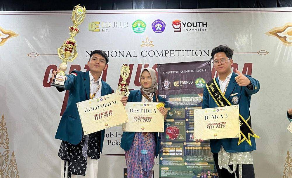 Plastik ramah lingkungan yang terbuat dari limbah tahu moncer buatan mahasiswa Program Studi Teknologi Rekayasa Kimia Industri (TRKI), Sekolah Vokasi Universitas Diponegoro (Undip) moncer di Cipta Nusantara Fest 2025. (dok. Undip)