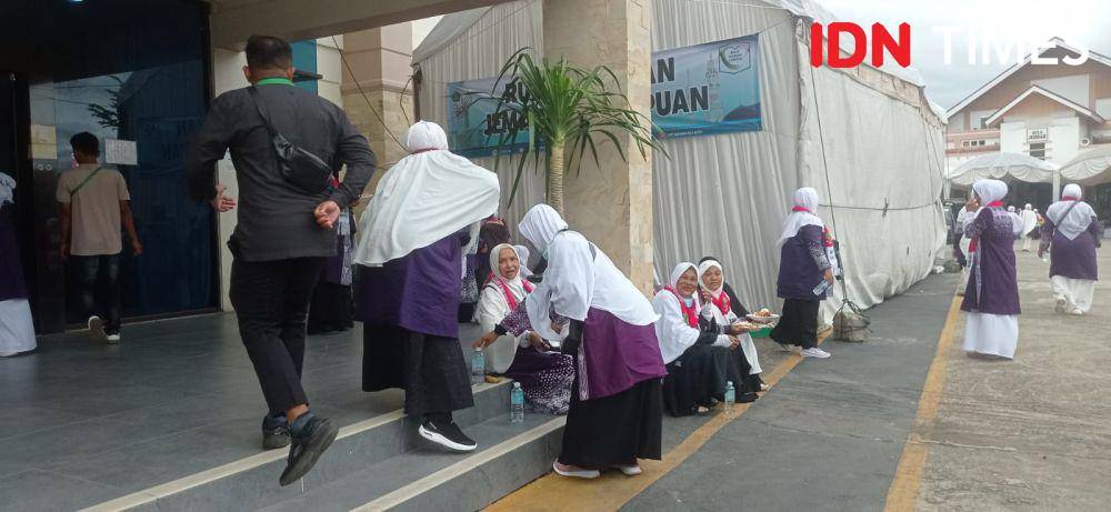Jemaah calon haji Kloter 1 Embarkasi Aceh. (IDN Times/Muhammad Saifullah)