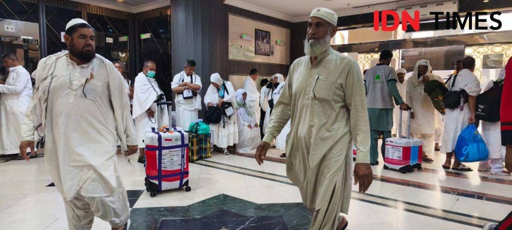 Sebanyak 7.970 jemaah calon haji asal Indonesia yang terdiri dari 27 kelompok terbang (kloter) mulai bergeser ke Kota Makkah, Sabtu(17/5/2025). (IDNTimes/Yogie Pasha)