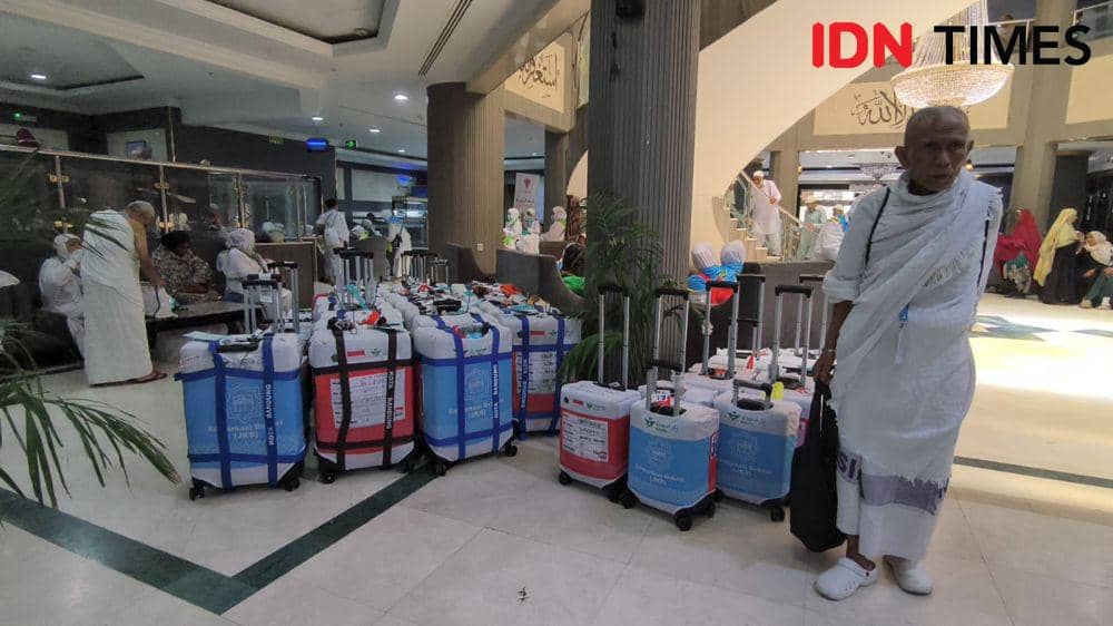 Sebanyak 7.970 jemaah calon haji asal Indonesia yang terdiri dari 27 kelompok terbang (kloter) mulai bergeser ke Kota Makkah, Sabtu(17/5/2025). (IDNTimes/Yogie Pasha)