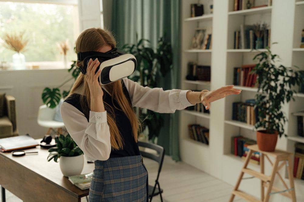 Ilustrasi perpustakaan di era digital. (pexels.com/Antoni Shkraba Studio)