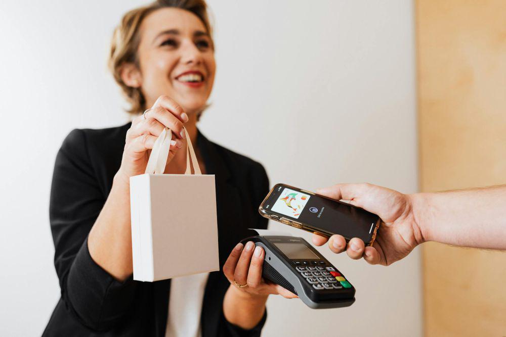 ilustrasi cashless (pexels.com/Photo By: Kaboompics.com)