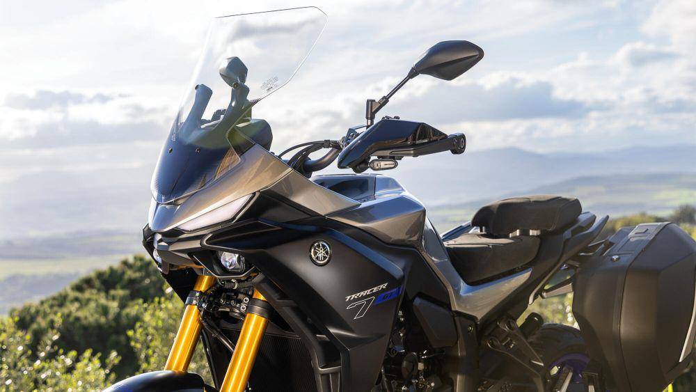 Ilustrasi side case dan kaca depan tinggi, Motor Yamaha Tracer 7 GT (.yamaha-motor.eu)