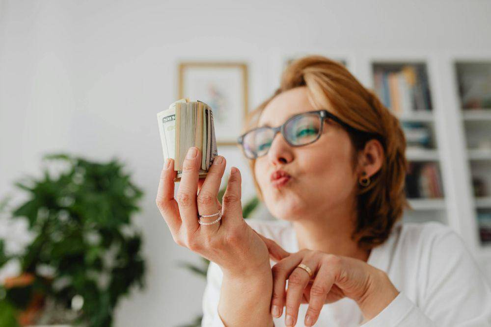 ilustrasi finansial (pexels.com/Kaboompics)