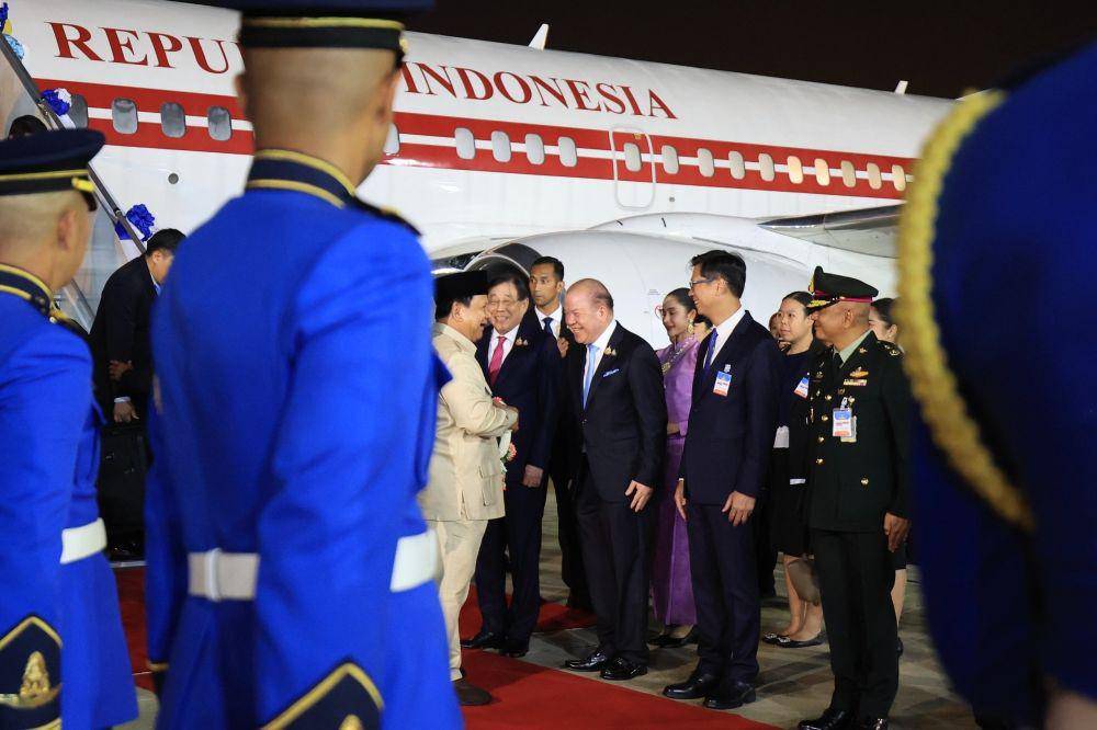 Presiden Republik Indonesia, Prabowo Subianto, tiba di Bandara Don Mueang Royal Thai Air Force Base, Thailand, pada Sabtu (17/5) malam pukul 22.00 waktu setempat. (dok. Tim Komunikasi Prabowo)