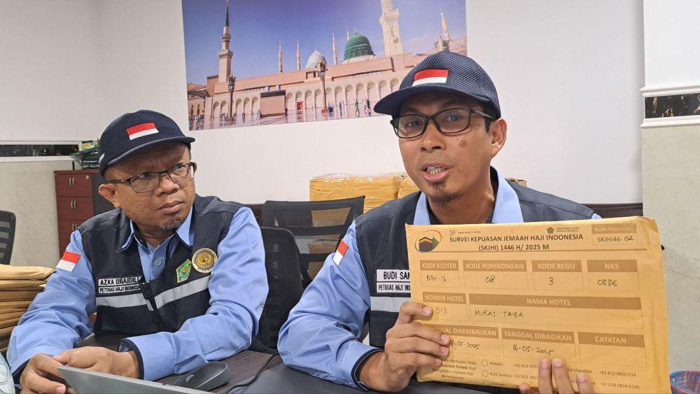 Anggota tim SKJHI sekaligus sebagai humas, Budi Santoso (kanan) (Media Center Haji)
