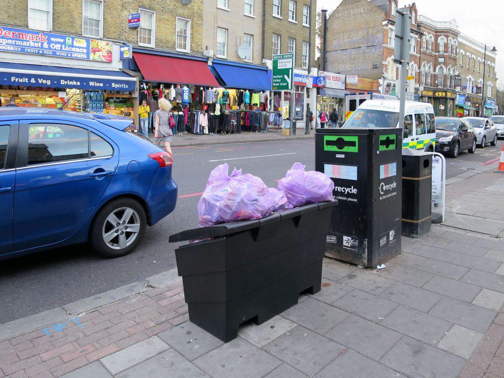 ilustrasi Drop Box (commons.wikimedia.org/Alan Stanton)