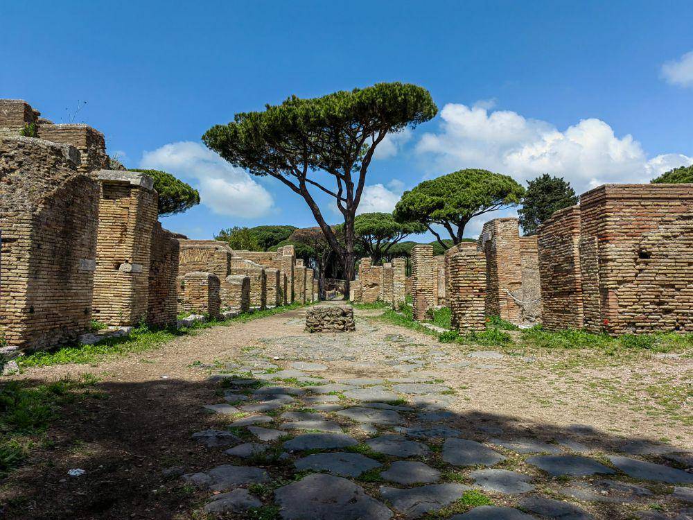 Ostia Antica (unsplash.com/Evgeniy Markov)