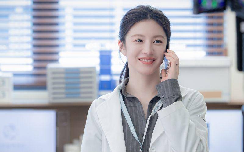 9 Character Development Oh Yi Young di Resident Playbook, Talented!
