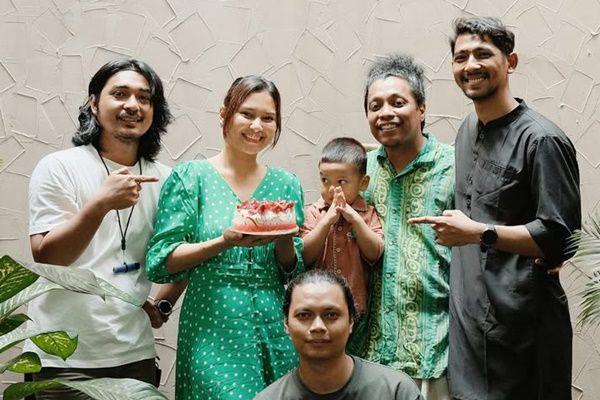 7 Potret Ultah ke-28 Indah Permatasari, Dapat Cincin dari Arie Kriting