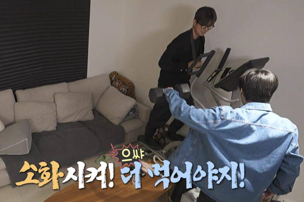 Lee Know Stray Kids dan Ryeo Un dalam reality show I Live Alone (dok. VIU/I Live Alone)