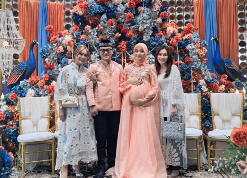 Tamu Artis di Mitoni 7 Bulan Kehamilan Hemas, Istri Danang Pradana