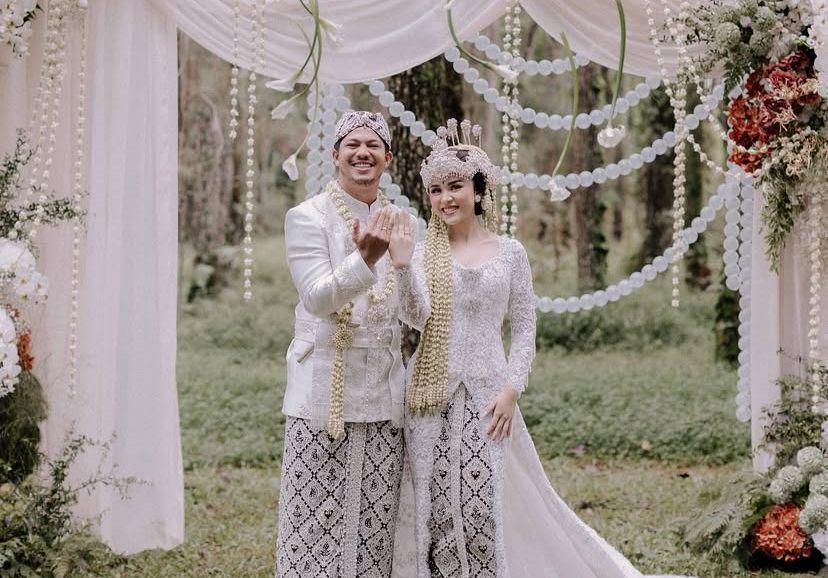 7 Potret Pernikahan Fotografer Muhammad Sadam dan Gladys Victory