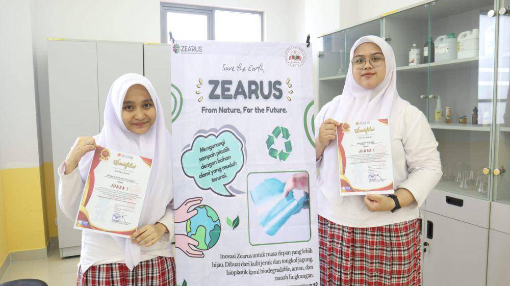Siswa EIBOS yang juara LKTI Nasional 2025. (IDN Times/istimewa)