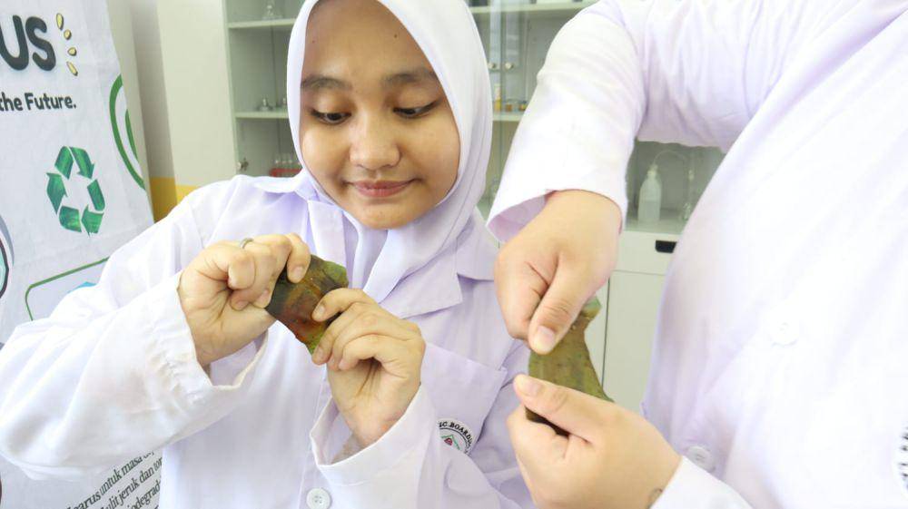 Siswa EIBOS yang juara LKTI Nasional 2025. (IDN Times/istimewa)