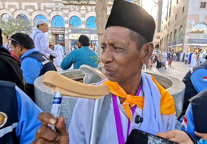 Ali Ismail, jemaah disabilitas haji asal Ternate, Maluku Utara, bersemangat menunaikan ibadah haji tahun ini. (Media Center Haji)