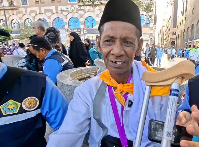Ali Ismail, jemaah disabilitas haji asal Ternate, Maluku Utara, bersemangat menunaikan ibadah haji tahun ini. (Media Center Haji)