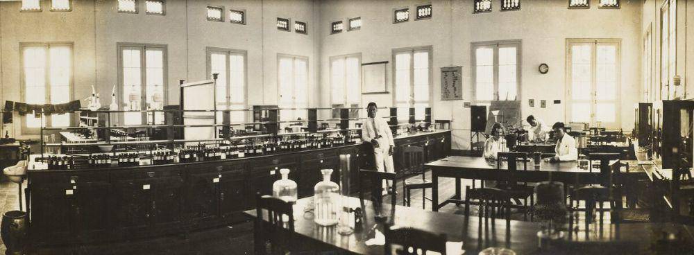 Ilustrasi Sekolah Pendidikan Dokter Bumiputra/STOVIA (commons.wikimedia.org/Leiden University Libraries Digital Collections)