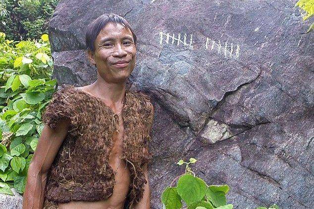 Inilah Orang-orang Unik yang Hidup seperti Zaman Batu di Era Modern
