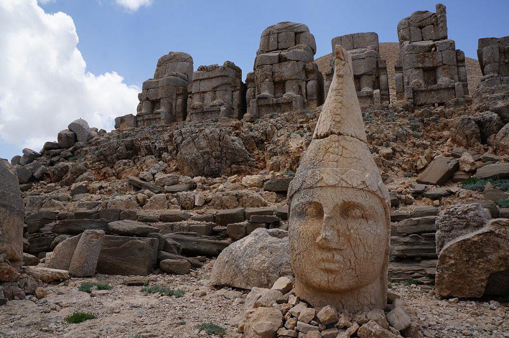 5 Fakta Gunung Nemrut, Singgasana Kuno Para Dewa di Turki