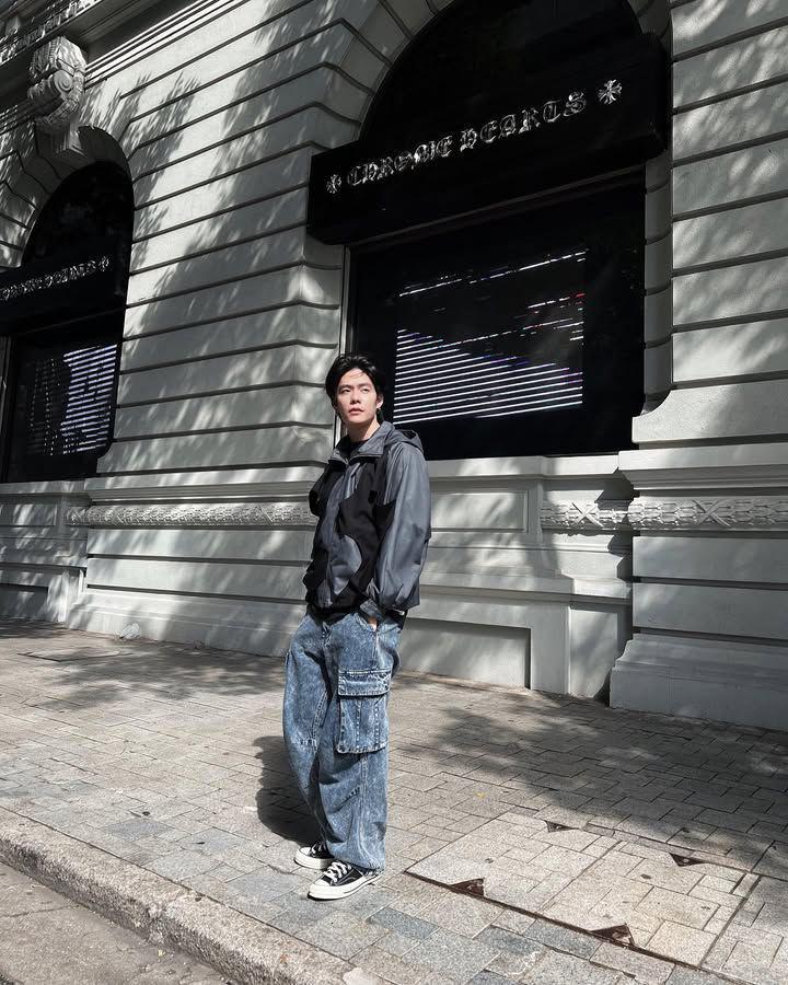 styling celana cargo ala Nodt Nutthasid (instagram.com/nodted)