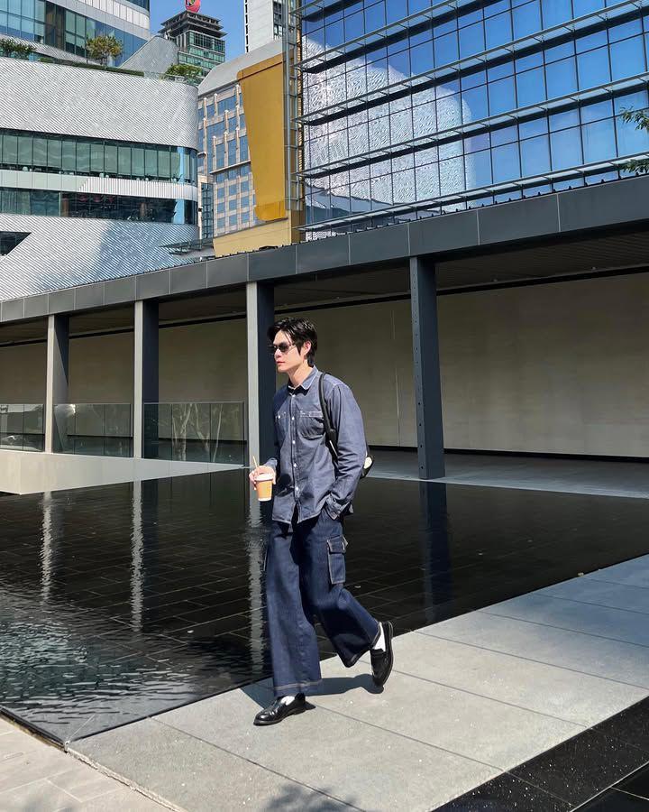 styling celana cargo ala Nodt Nutthasid (instagram.com/nodted)