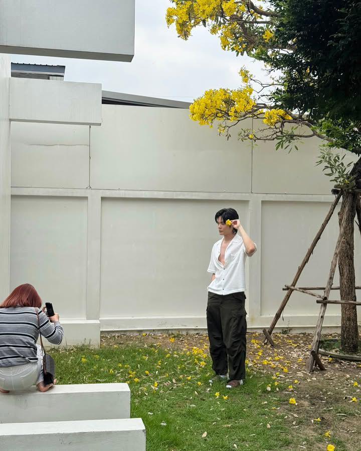 styling celana cargo ala Nodt Nutthasid (Instagram.com/nodted)