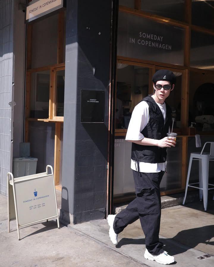 styling celana cargo ala Nodt Nutthasid (Instagram.com/nodted)