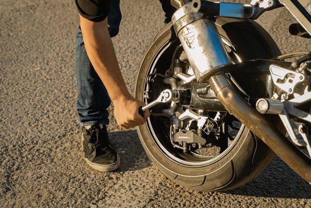 Ban Tubeless Kena Paku Tahan Berapa Lama? Ini Jawabannya