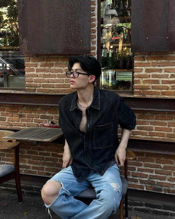 styling jaket denim ala Pond Naravit (instagram.com/ppnaravit)