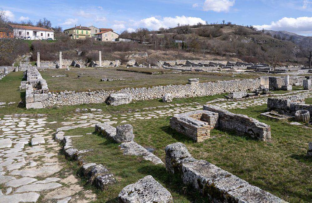 Alba Fucens (commons.m.wikimedia.org/PaestumPaestum)