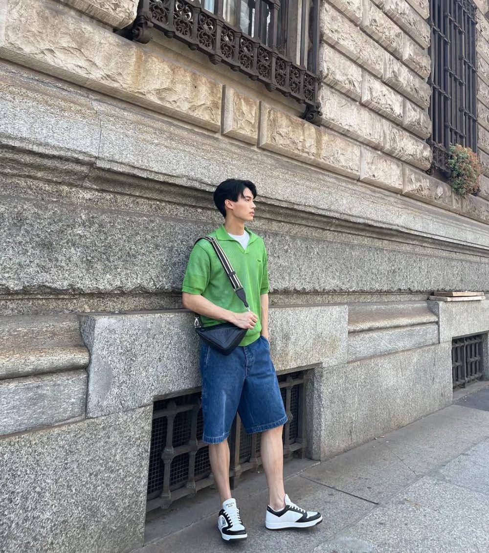 Styling Outfit Blue Jeans ala Win Metawin (instagram.com/winmetawin)