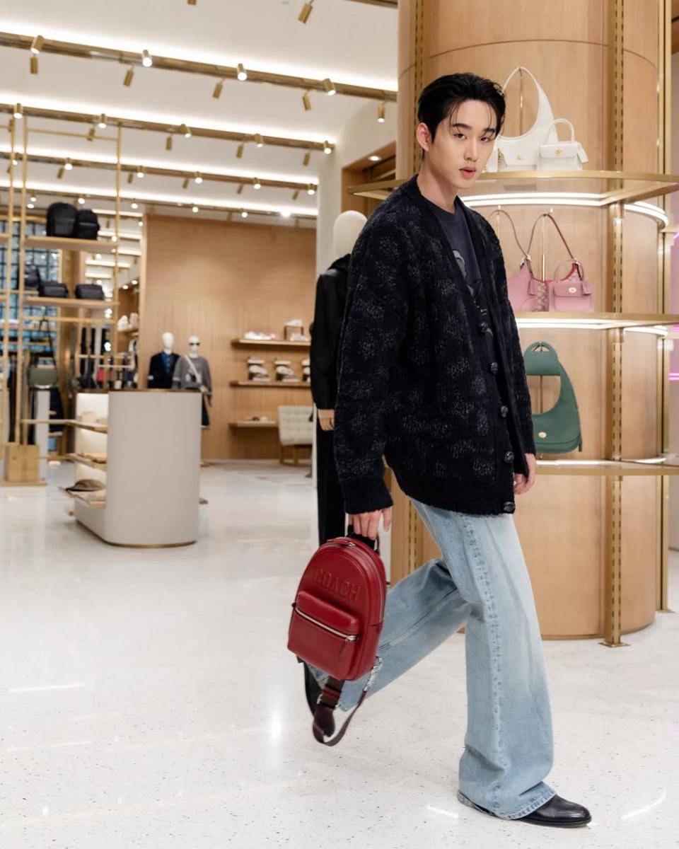 OOTD Baggy Jeans ala Est Supha (instagram.com/est_rvp)