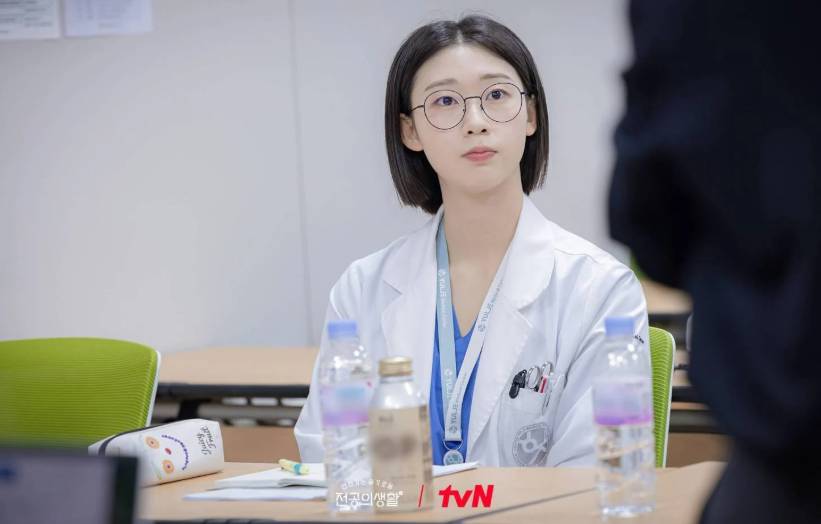 Cuplikan drama Korea Resident Playbook (dok. tvN/Resident Playbook)