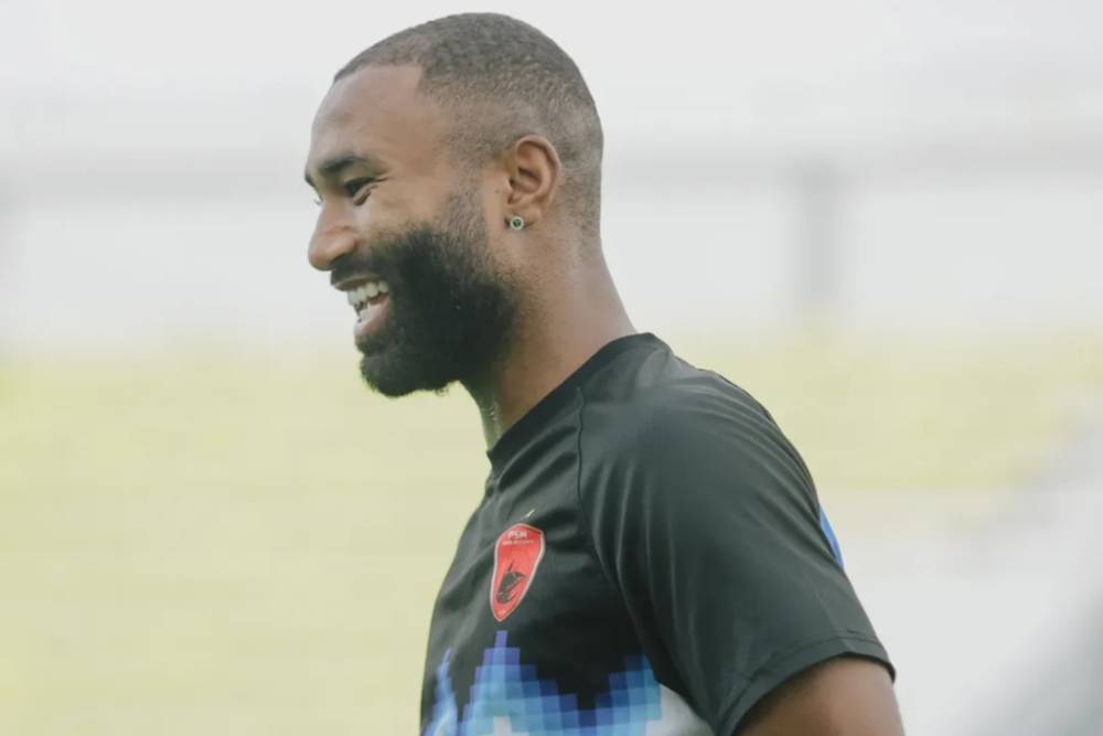 Pemain PSM Makassar, Yuran Fernandes, dalam sesi official training di Stadion BJ Habibie Parepare pada 9 Mei 2025. (Instagram.com/psm_makassar(