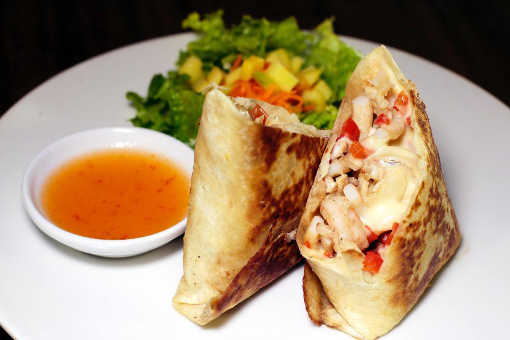 5 Tips Membuat Burrito Rumahan yang Padat Isi dan Gak Berantakan