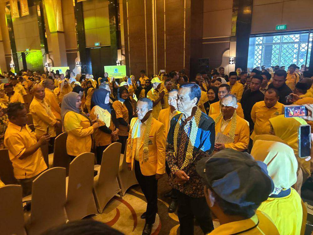 Ketua Umum Partai Golkar, Bahlil Lahadalia bersama Gubernur DIY, Sri Sultan Hamengku Buwono X. (IDN Times/Herlambang Jati Kusumo)