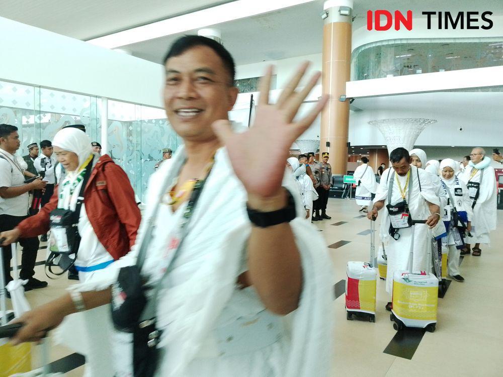 Calon Haji Majalengka Kloter 15 Berangkat Kenakan Kain Ihram