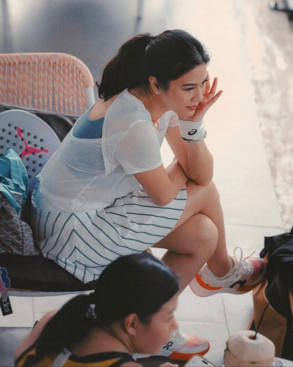 Dian Sastro main padel (instagram.com/therealdisastr)