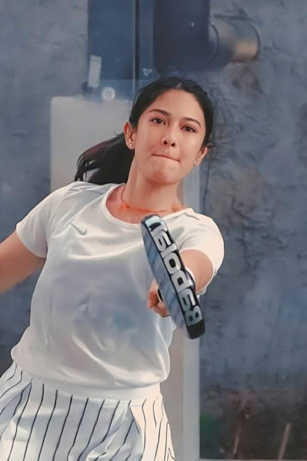 Dian Sastro main padel (instagram.com/therealdisastr)