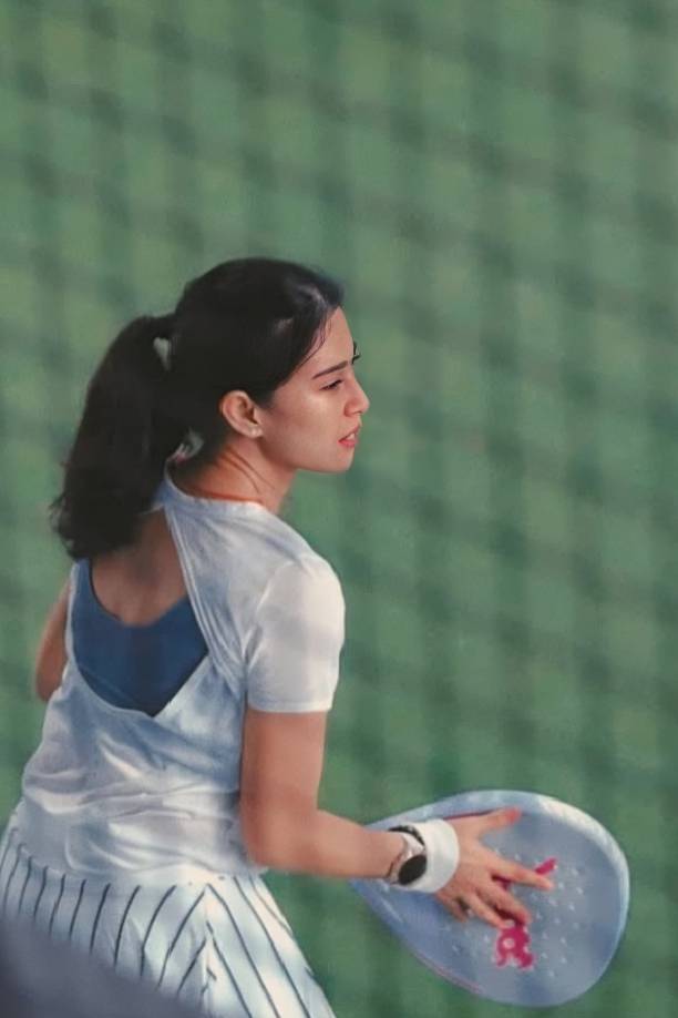 Dian Sastro main padel (instagram.com/therealdisastr)