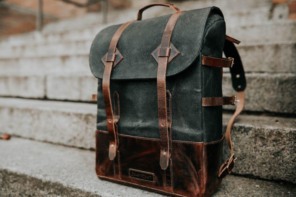 ilustrasi tas kerja (unsplash.com/Lina Verovaya)
