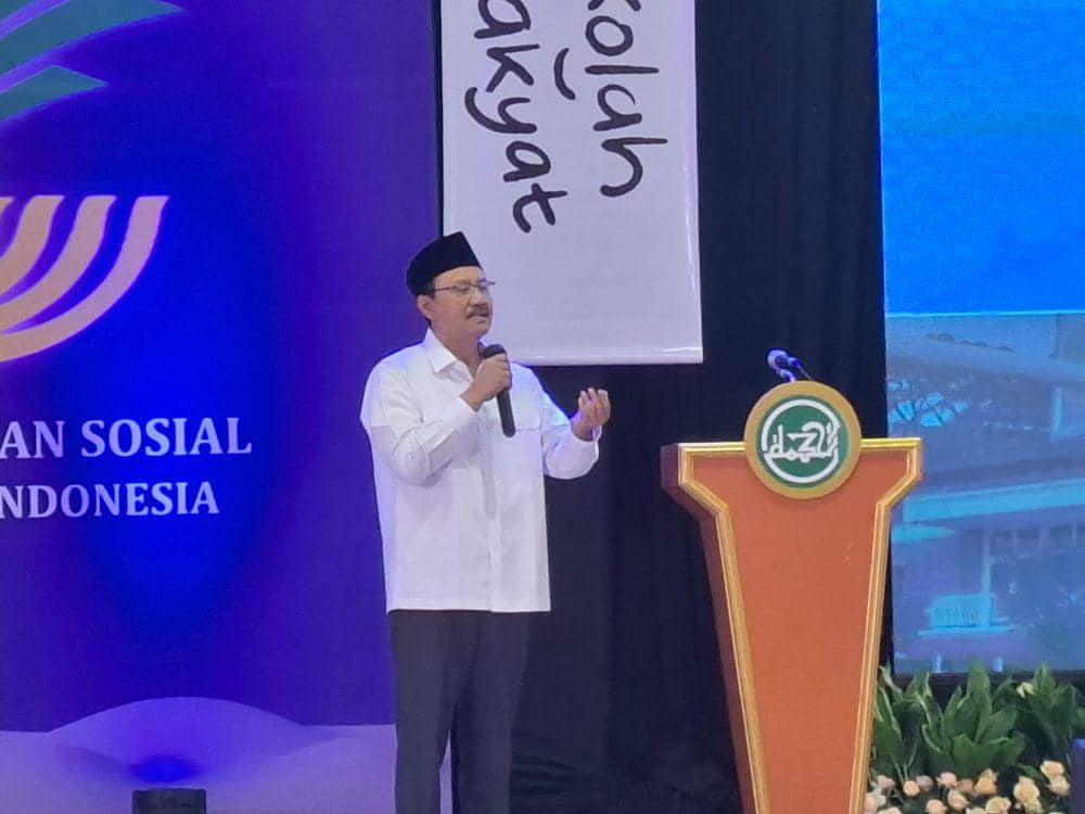 Mensos, Saifullah Yusuf saat mengunjungi Al Hikmah Boarding School. (IDN Times/Rizal Adhi Pratama)