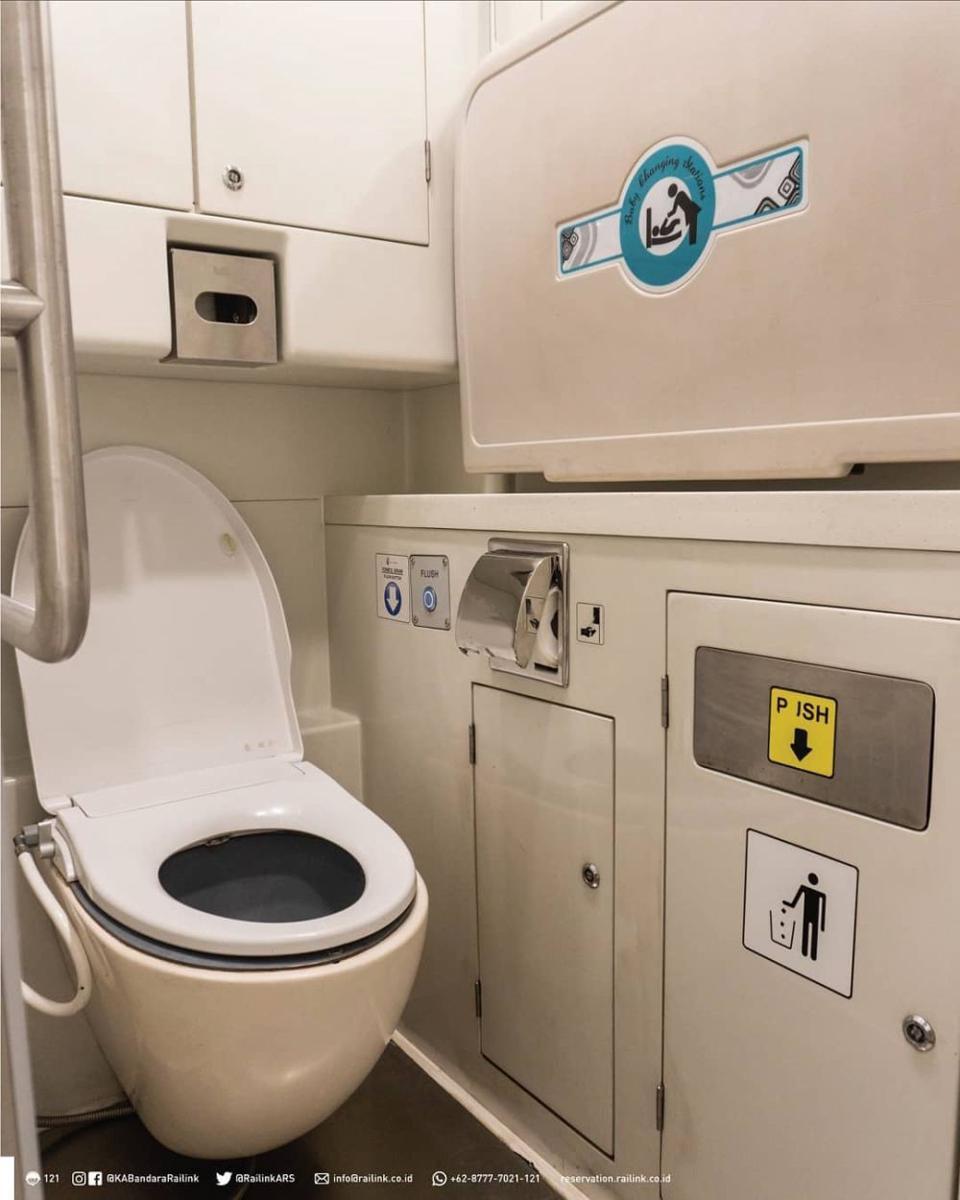 Bolehkah Buang Air Besar di Toilet Kereta Api?