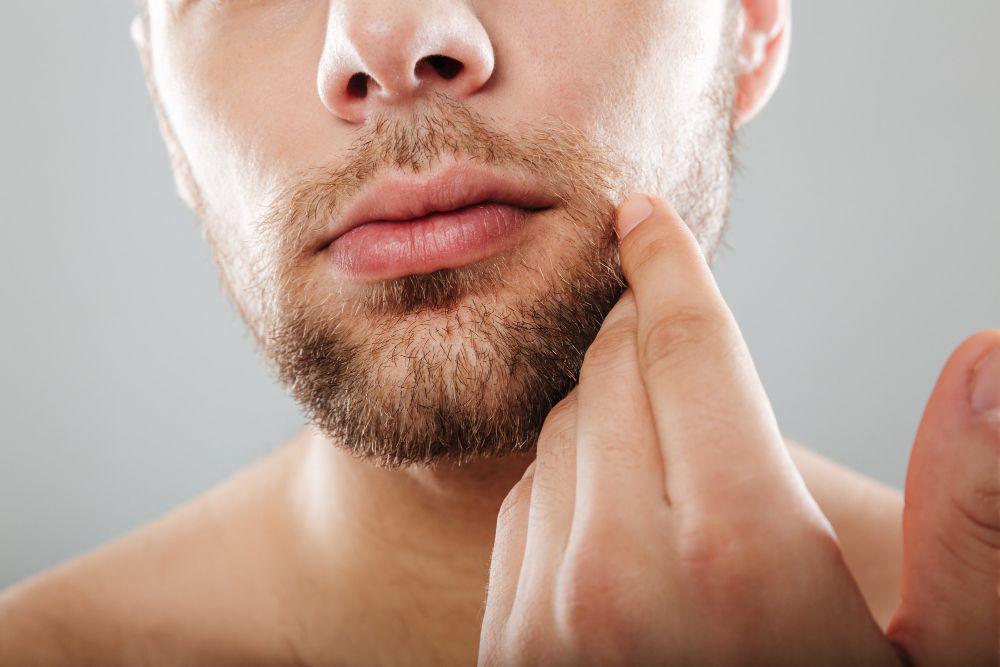 5 Rekomendasi Lip Serum untuk Pria yang Bikin Bibir Cerah dan Lembap